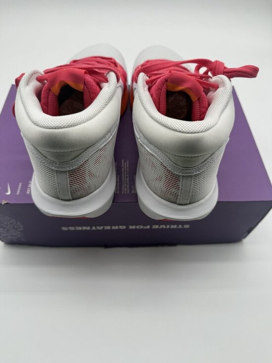 New Nike LeBron Witness VIII Shoes Mens Size 12 White Pink Basketball FB2239 104 main image 4